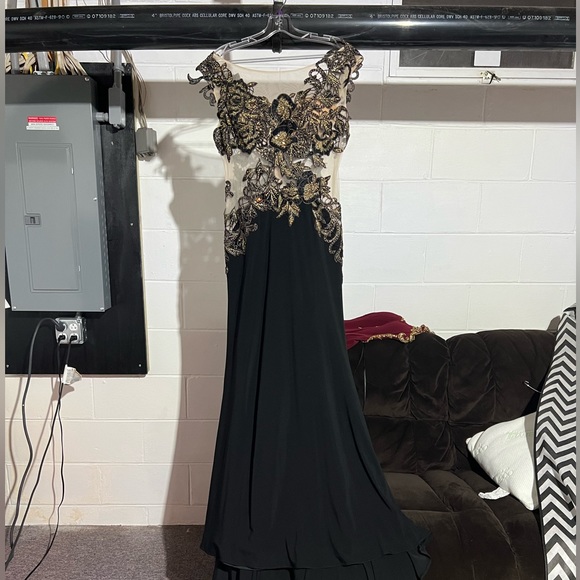Classy and Elegant Prom Dress - Picture 2 of 6